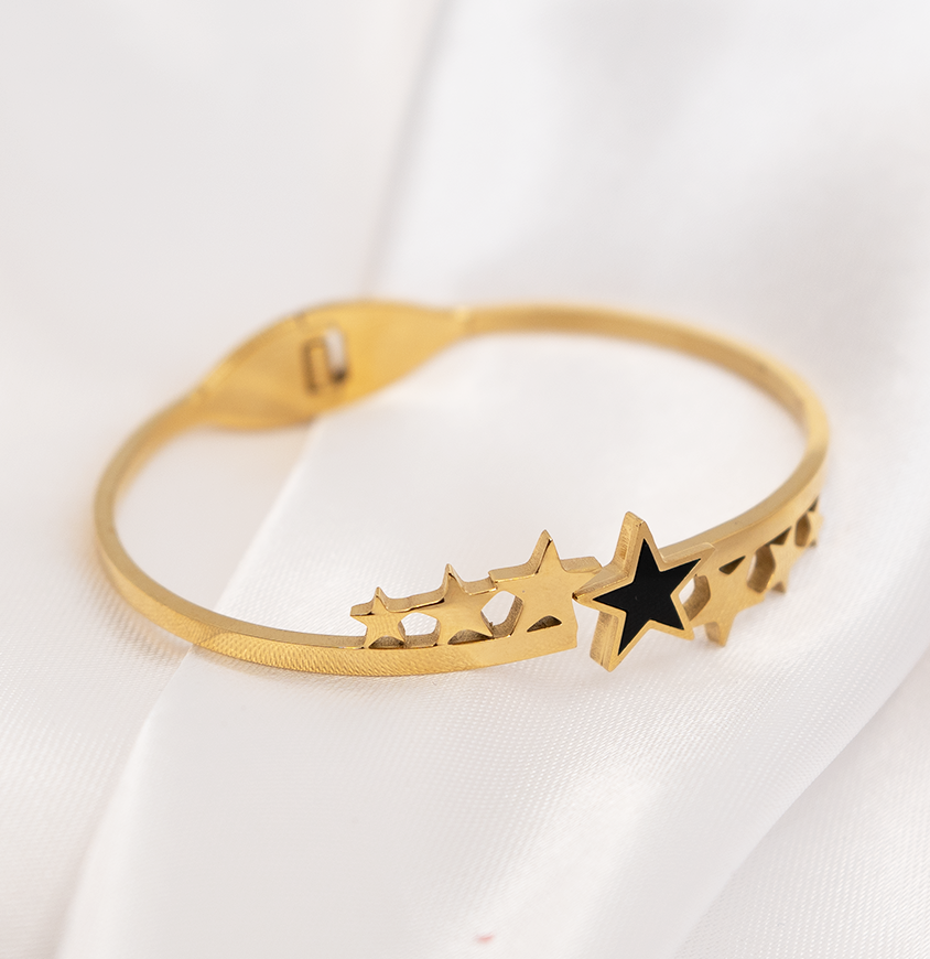 Star shell cuff bracelet